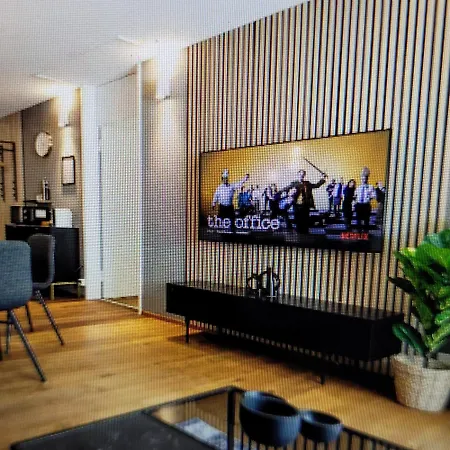 Spacious And Comfortable In Lägenhet
